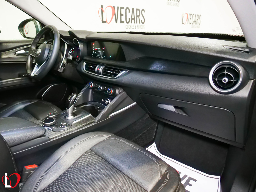 ALFA ROMEO STELVIO 2.2 D AUTOM. Q4 EXECUTIVE TECHO 210 de segunda mano