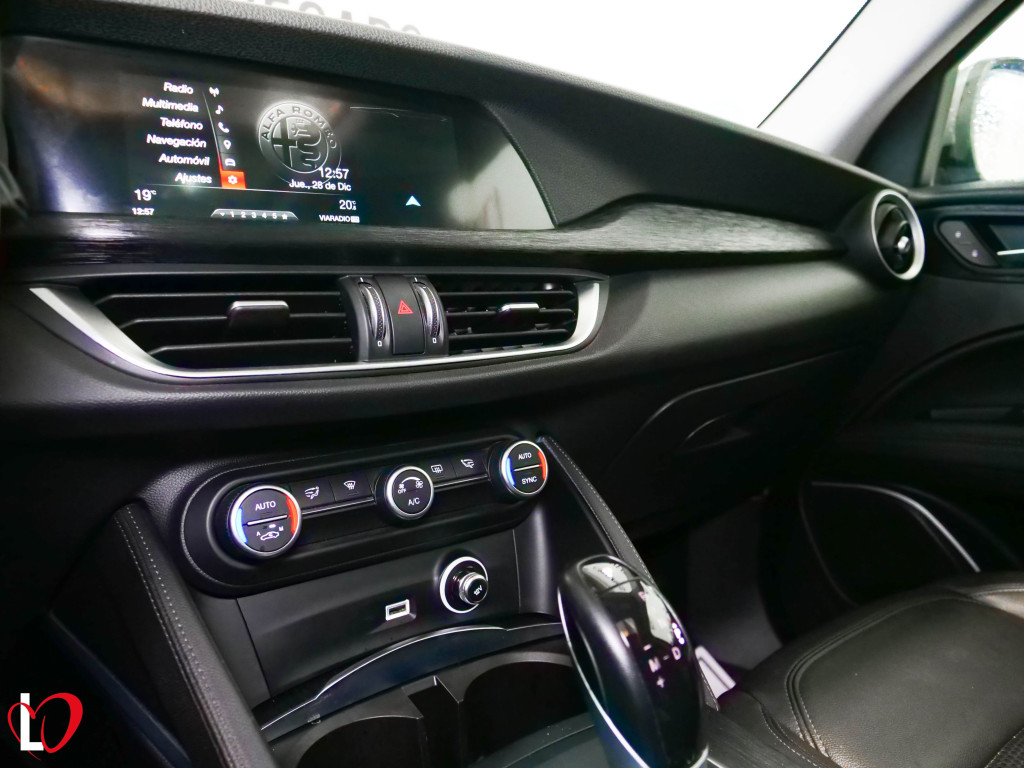 ALFA ROMEO STELVIO 2.2 D AUTOM. Q4 EXECUTIVE TECHO 210 de segunda mano