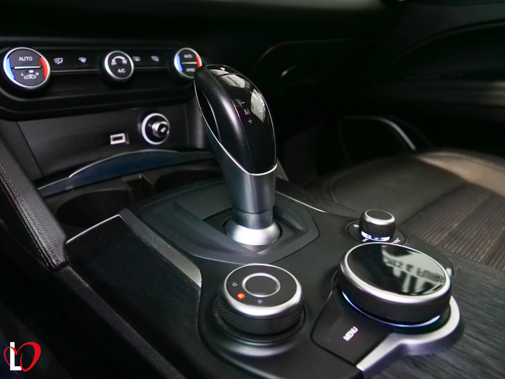 ALFA ROMEO STELVIO 2.2 D AUTOM. Q4 EXECUTIVE TECHO 210 de segunda mano