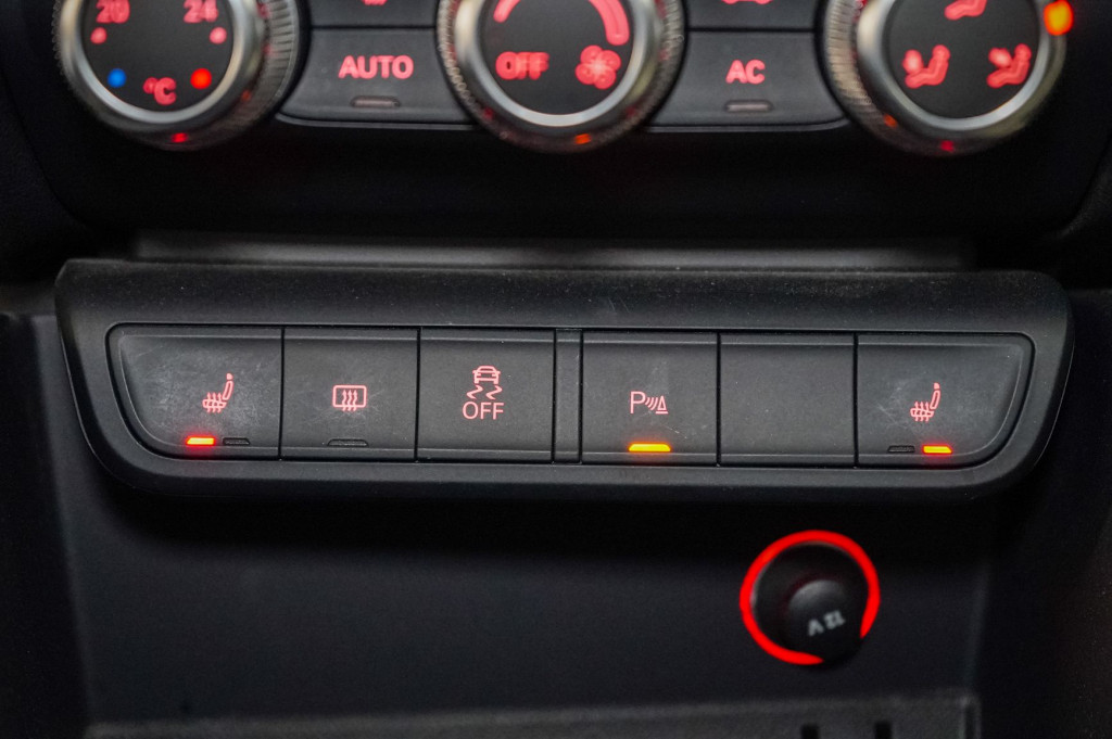 AUDI A1 1.6 TDI AMBITION TECHO 105 de segunda mano