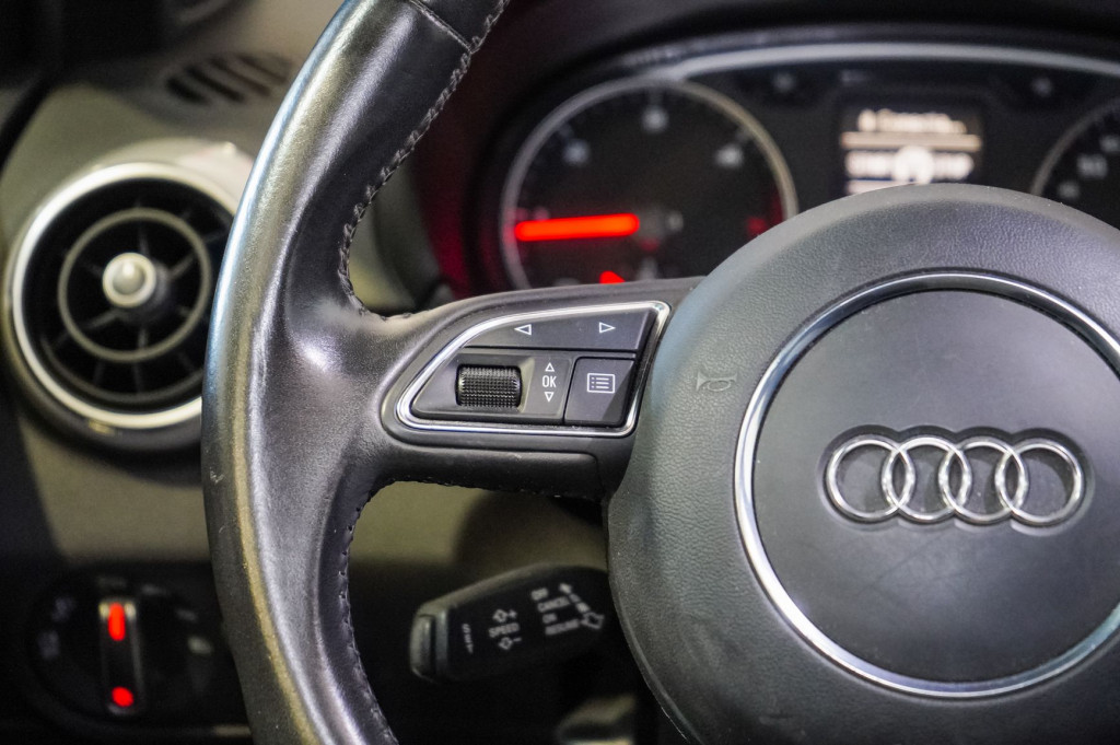 AUDI A1 1.6 TDI AMBITION TECHO 105 de segunda mano