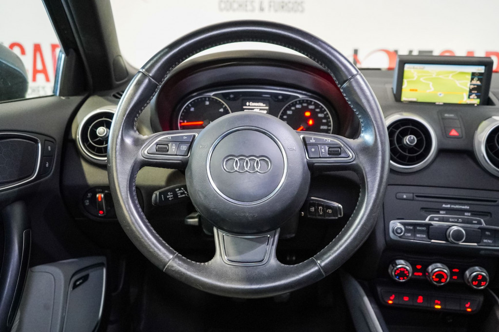 AUDI A1 1.6 TDI AMBITION TECHO 105 de segunda mano