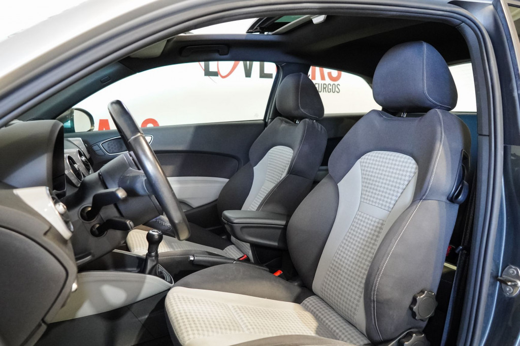 AUDI A1 1.6 TDI AMBITION TECHO 105 de segunda mano
