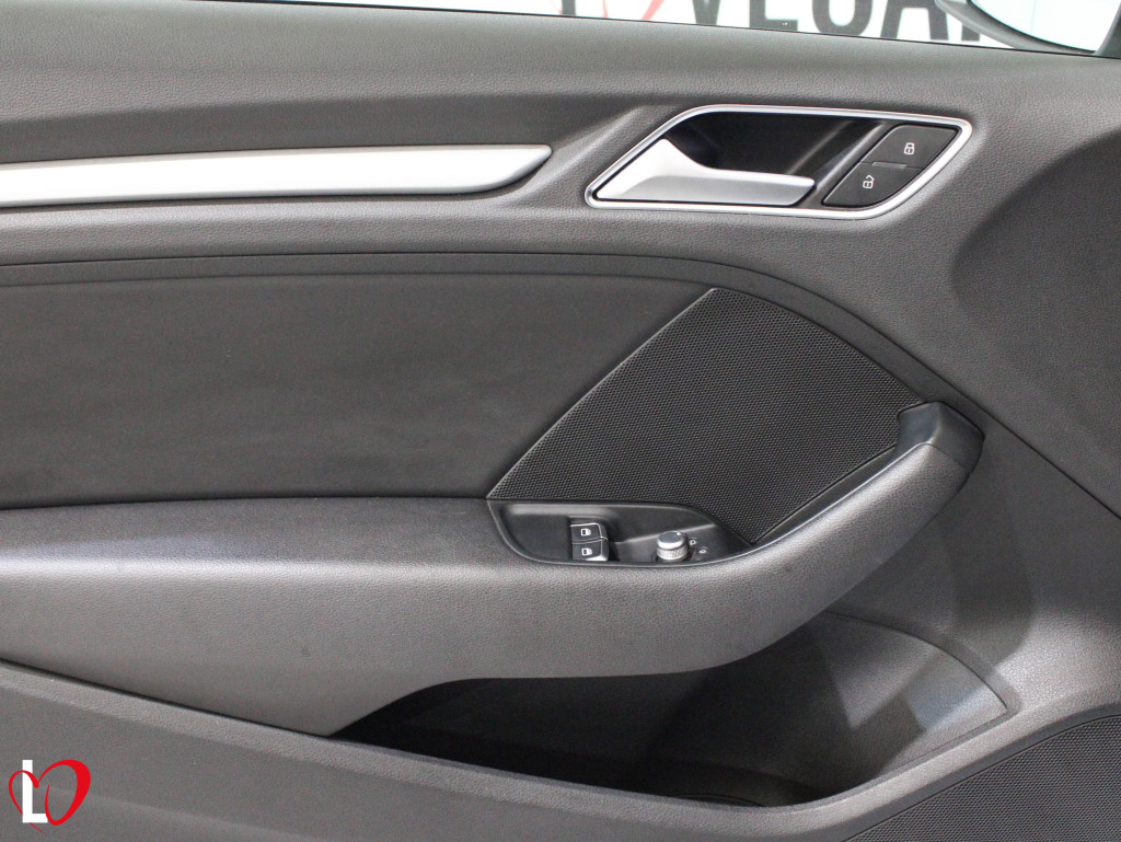 AUDI A3 1.6 TDI ADRENALIN SLINE TECHO 110 de segunda mano