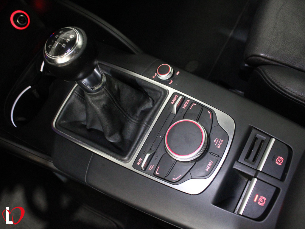 AUDI A3 1.6 TDI ADRENALIN SLINE TECHO 110 de segunda mano