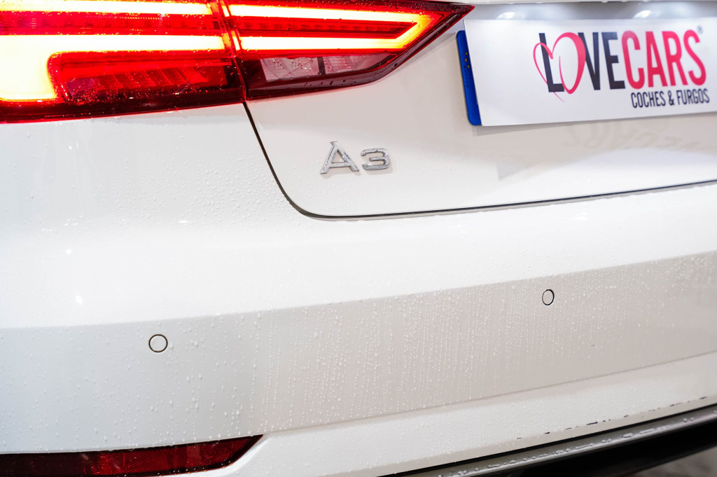 AUDI A3 SEDAN DESIGN 30 TDI 116 de segunda mano