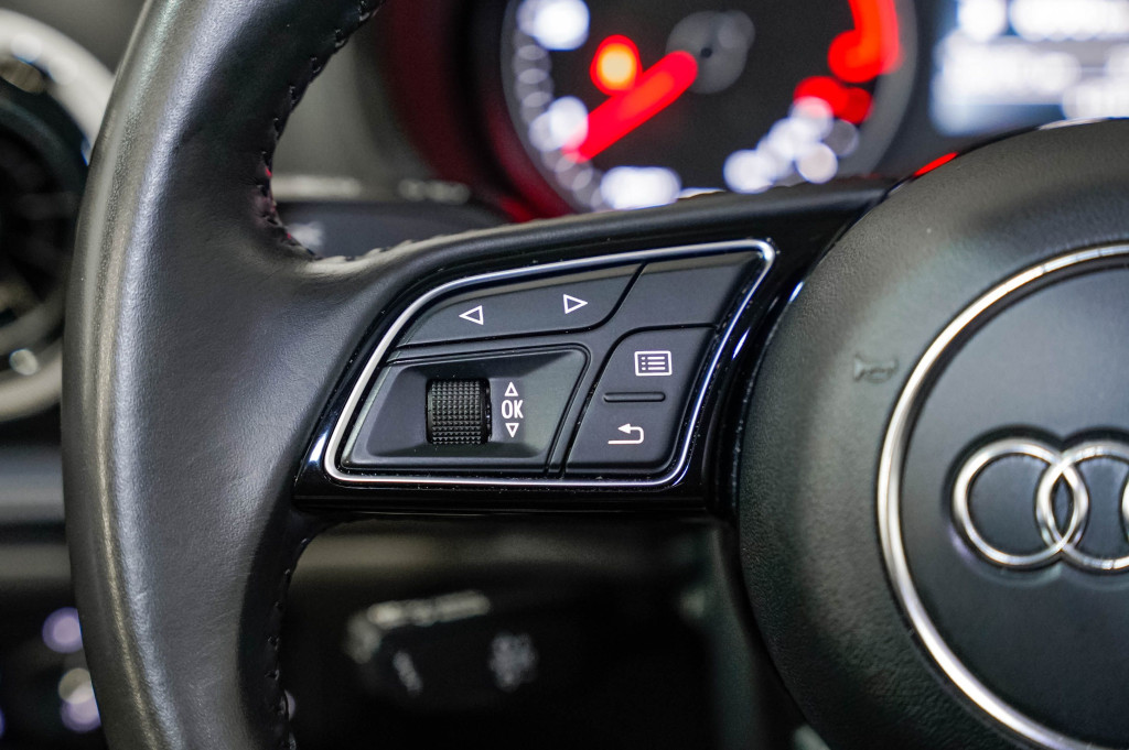 AUDI A3 SEDAN DESIGN 30 TDI 116 de segunda mano