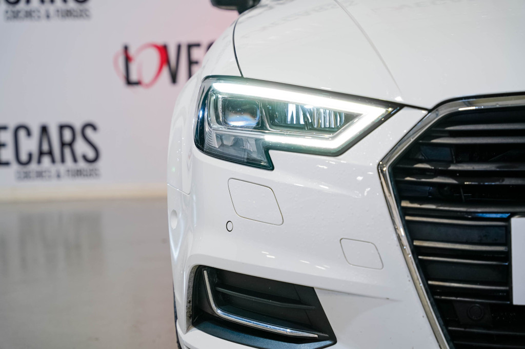 AUDI A3 SEDAN DESIGN 30 TDI 116 de segunda mano