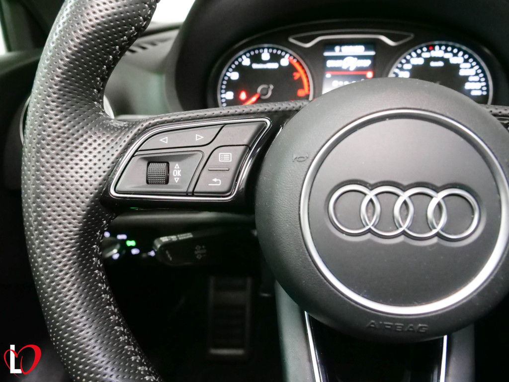 AUDI A3 SPORTBACK 30 TFSI S LINE TECHO 115 de segunda mano