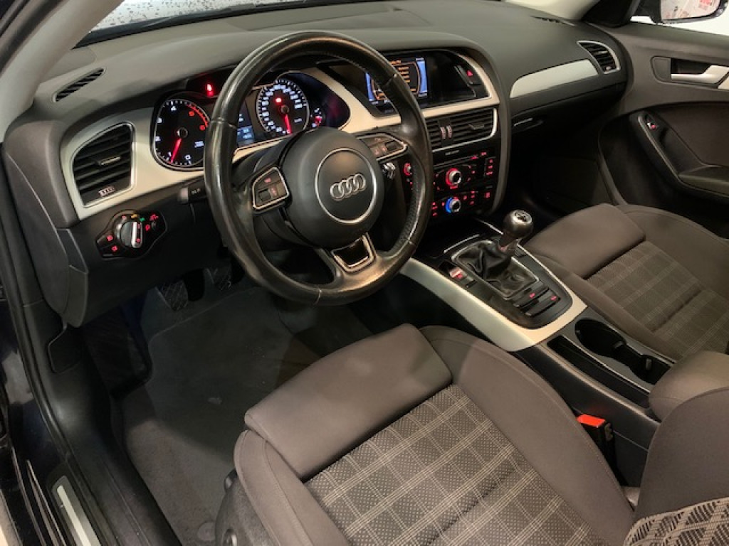 AUDI A4 2.0 TDI S-LINE EDITION 150CV de segunda mano