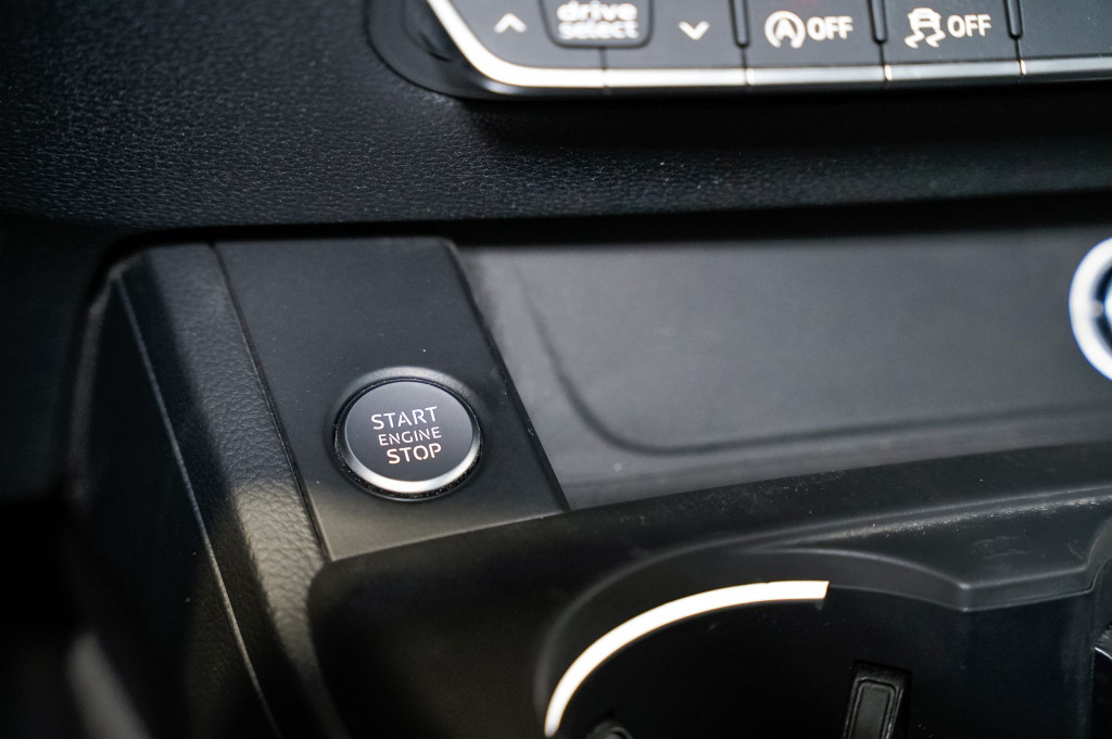 AUDI A4 2.0 TDI S TRONIC S LINE EDITION 190 de segunda mano