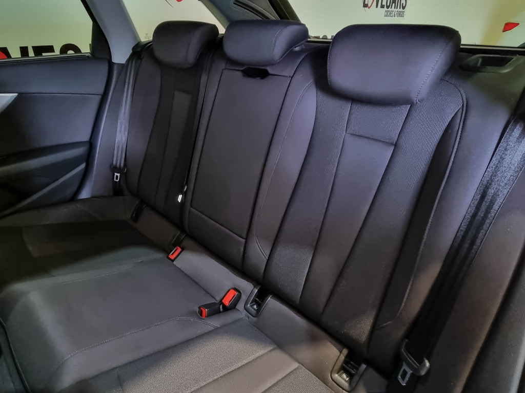 AUDI A4 AVANT 2.0 TDI BLACK LINE EDITION 150 de segunda mano