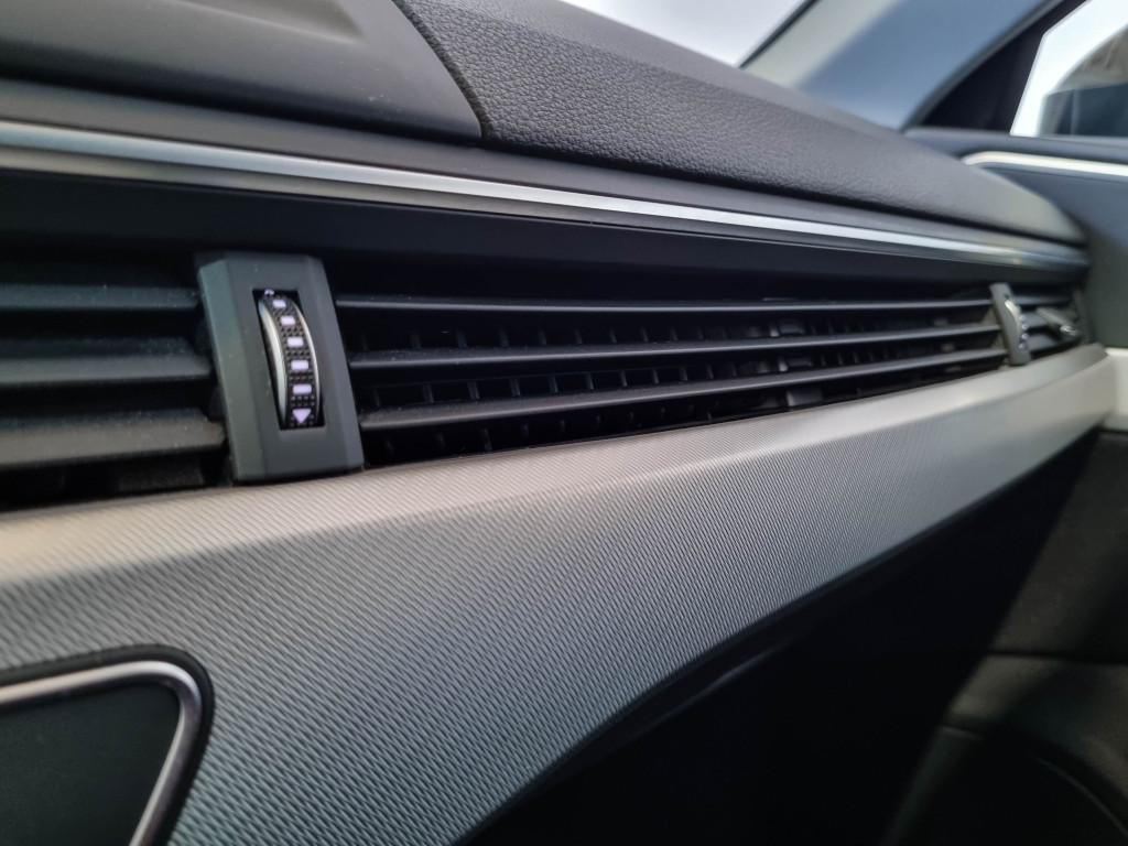 AUDI A4 AVANT 2.0 TDI BLACK LINE EDITION 150 de segunda mano