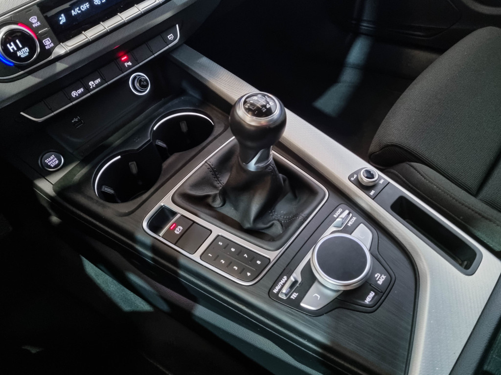 AUDI A4 AVANT 2.0 TDI BLACK LINE EDITION 150 de segunda mano