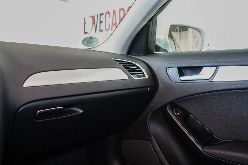 AUDI A4 AVANT 2.0 TDI STYLE 143 de segunda mano