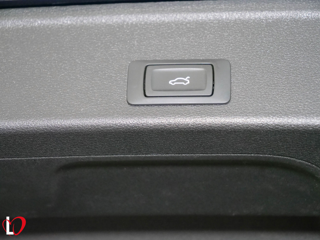 AUDI A4 AVANT 30 TDI S TRONIC ADVANCED 136 de segunda mano