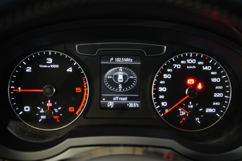AUDI Q3 2.0 TDI S-LINE TECHO 120 de segunda mano