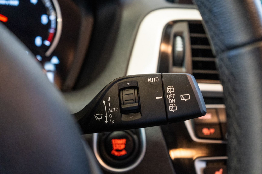 BMW SERIE 1 116 D ADVANTAGE 115 de segunda mano