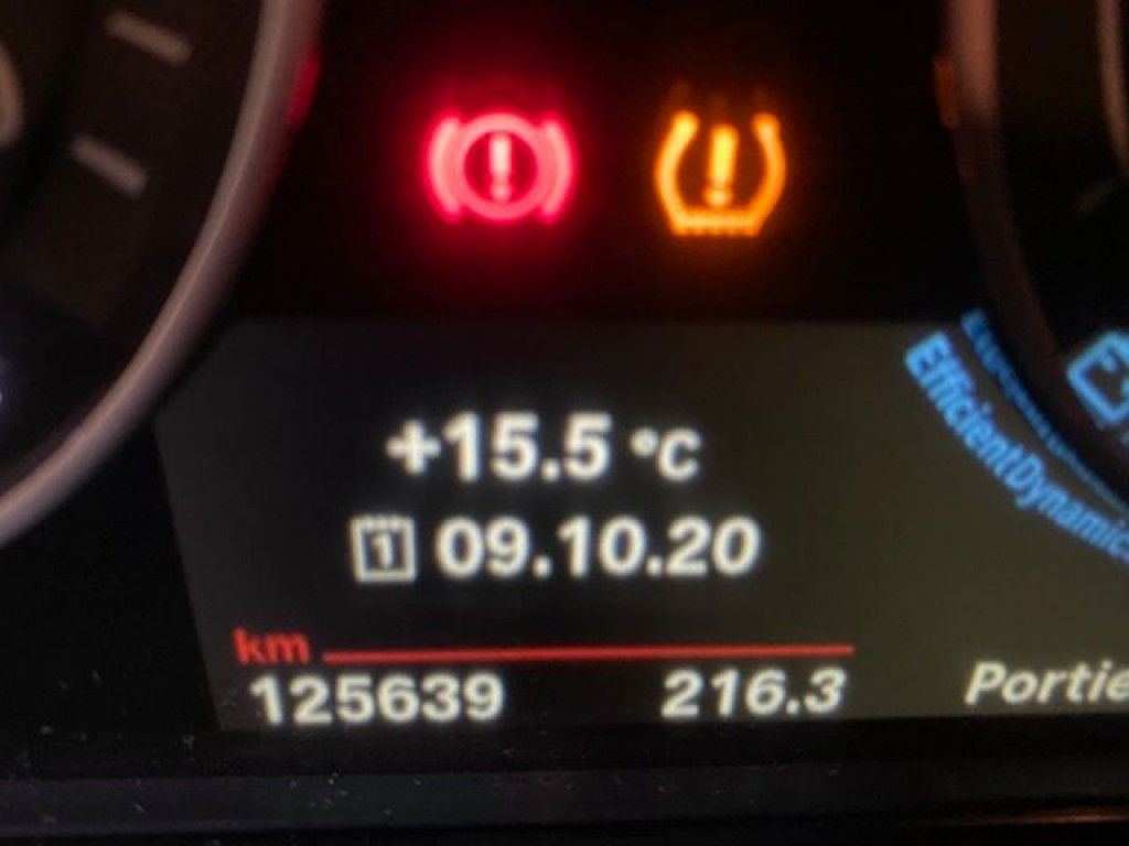 BMW SERIE 1 120D AUTOM. XDRIVE ADVANTAGE 190 de segunda mano