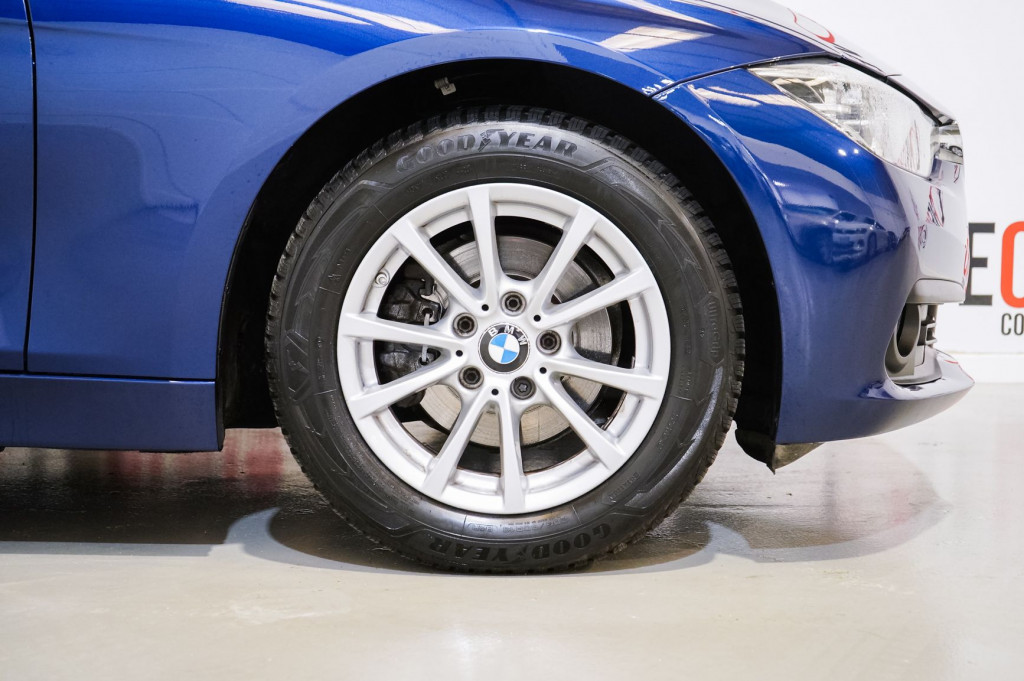 BMW SERIE 3 318 D TOURING AUTOM. BUSINESS ADVANTAGE 150 de segunda mano