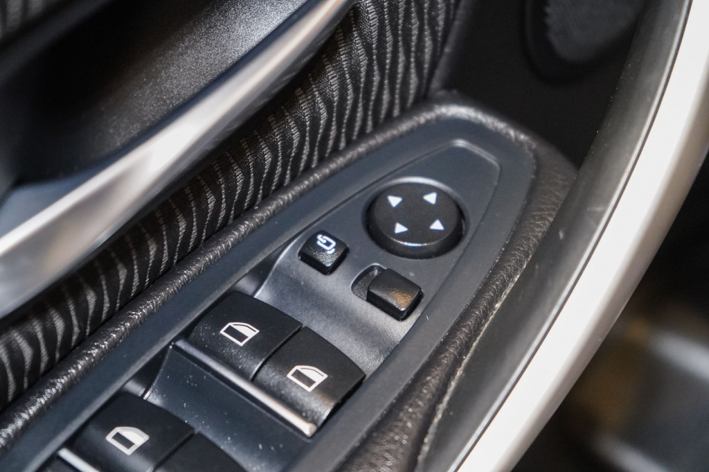 BMW SERIE 3 318 D TOURING AUTOM. BUSINESS ADVANTAGE 150 de segunda mano