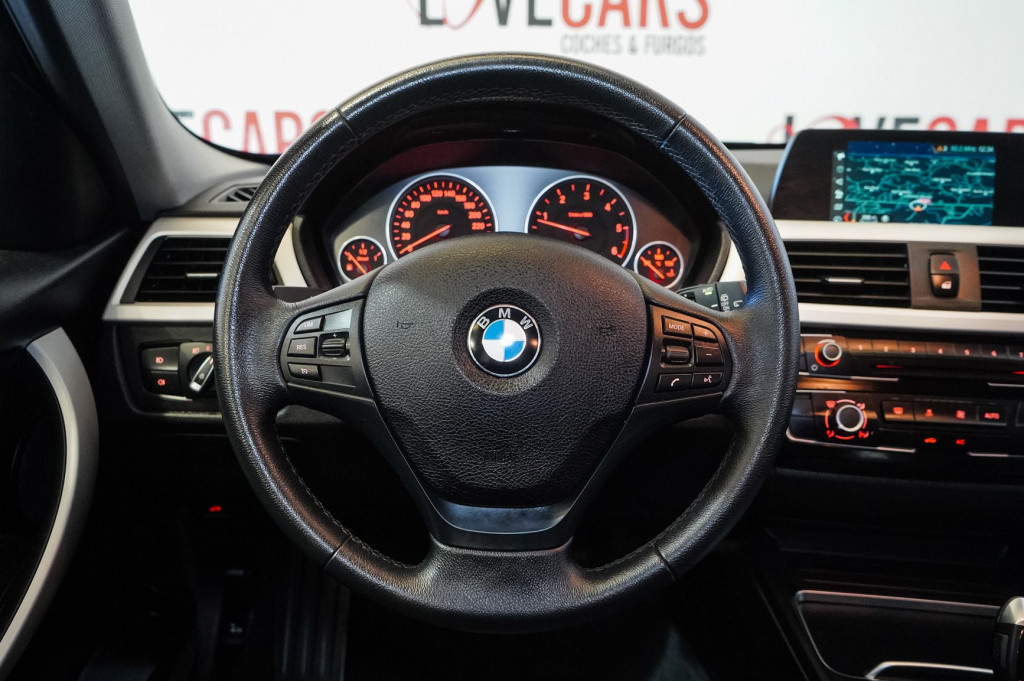 BMW SERIE 3 318 D TOURING AUTOM. BUSINESS ADVANTAGE 150 de segunda mano