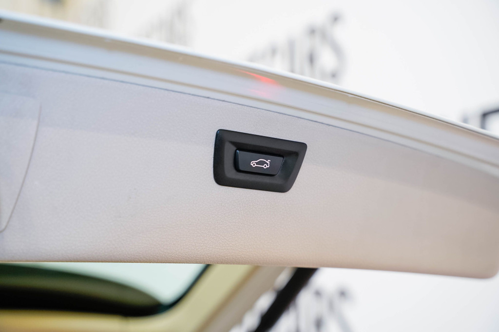BMW SERIE 3 318 D TOURING TECHO 150 de segunda mano