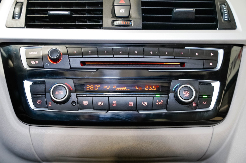 BMW SERIE 3 318 D TOURING TECHO 150 de segunda mano