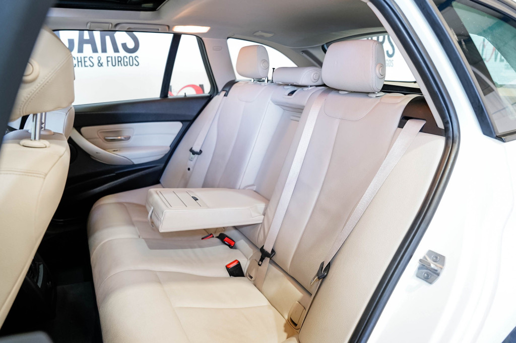 BMW SERIE 3 318 D TOURING TECHO 150 de segunda mano