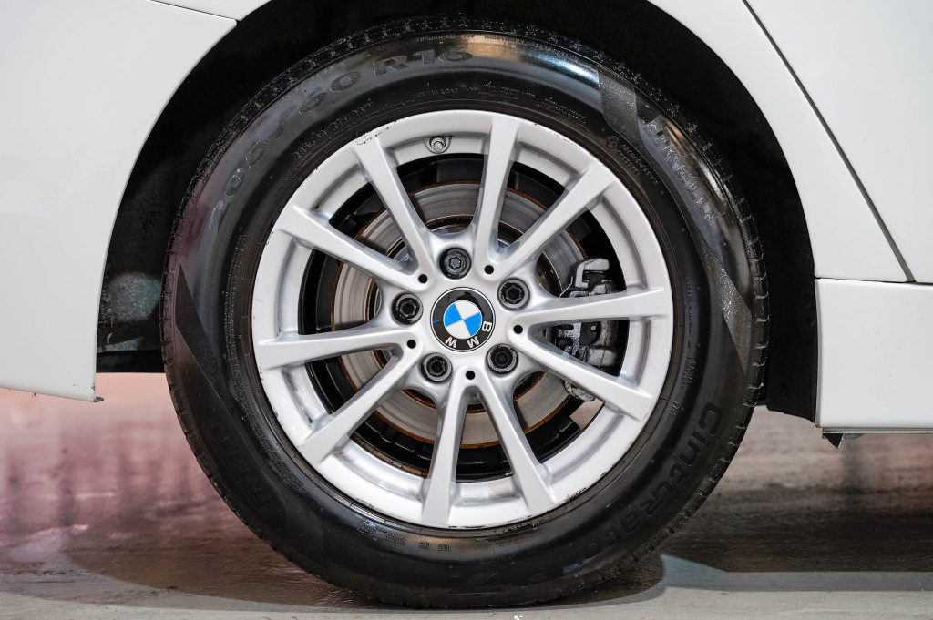 BMW SERIE 3 318 D TOURING TECHO 150 de segunda mano