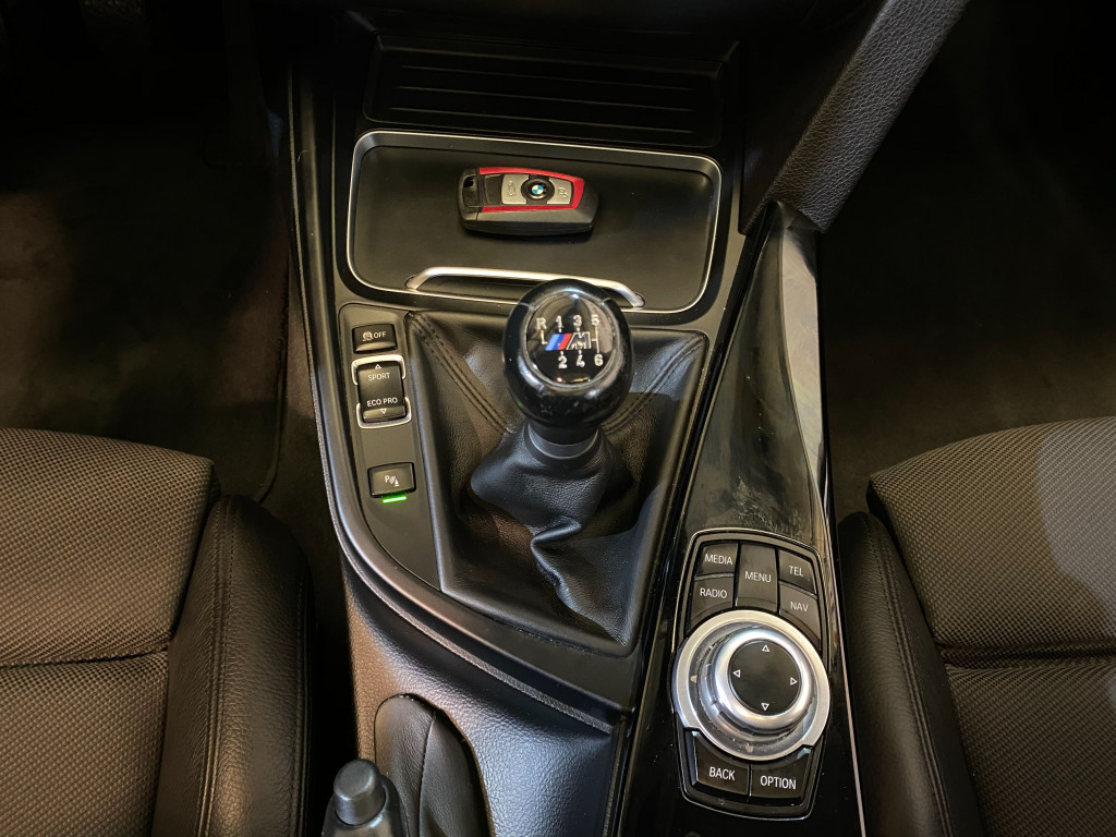 BMW SERIE 3 TOURING 320D SPORT LINE M 190 de segunda mano