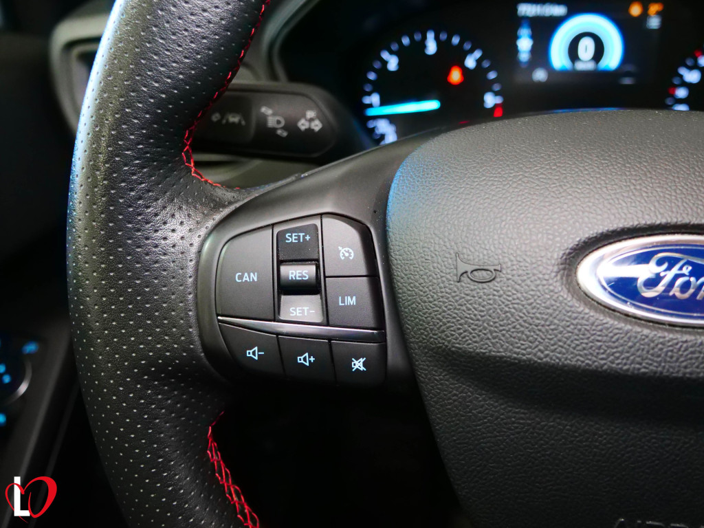 FORD FOCUS 1.5 ST LINE de segunda mano