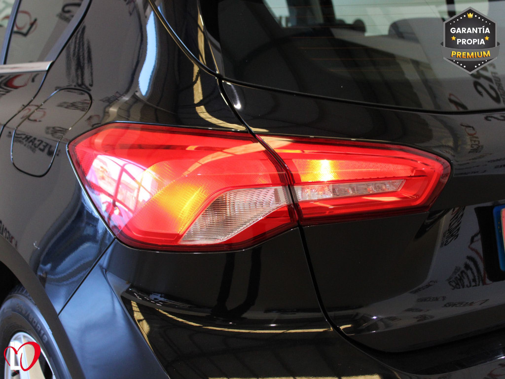 FORD FOCUS 1.5 TDCI ECOBLUE TREND + 6 VEL 120 de segunda mano
