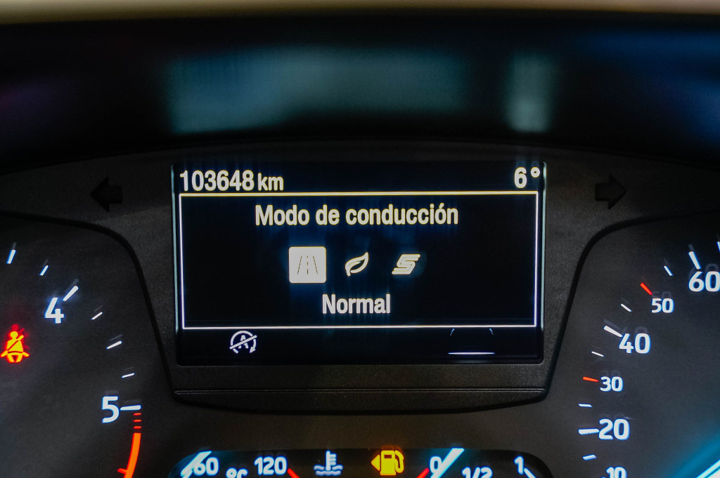 FORD NUEVO FOCUS 1.5 TDCI ECOBLUE TREND+ 6 VEL 120 de segunda mano