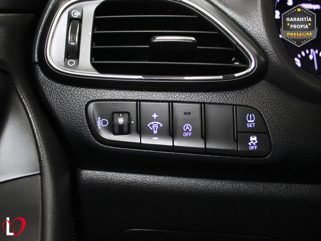 HYUNDAI i30 1.5 DPI ESSENCE 110 de segunda mano