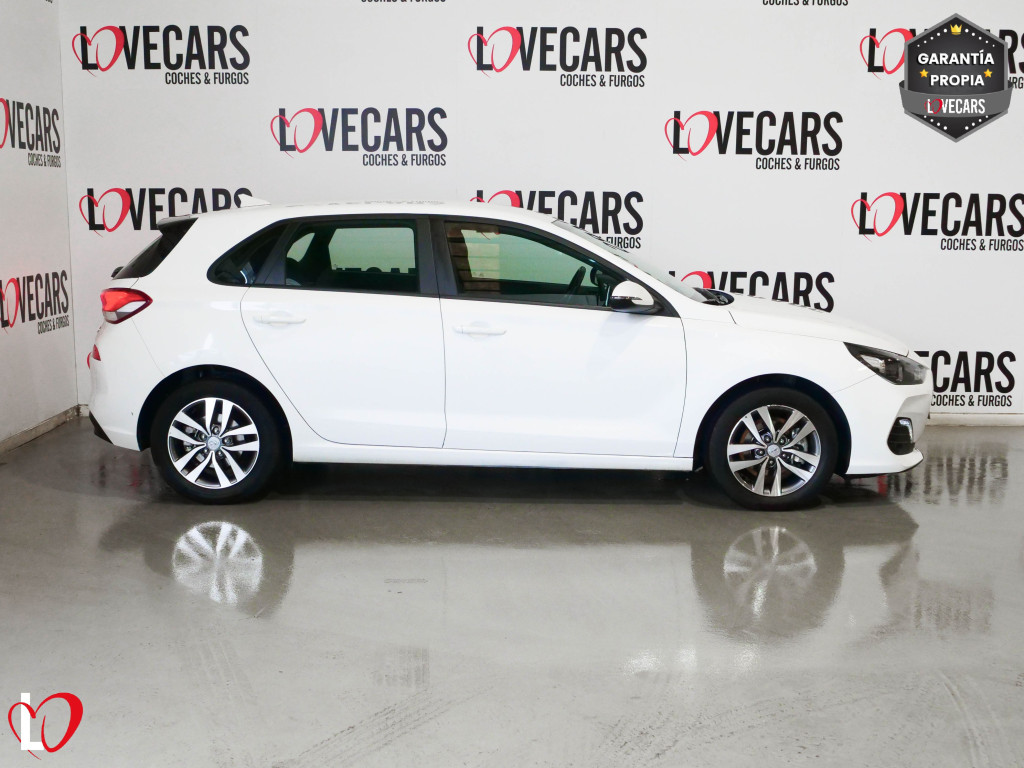 HYUNDAI i30 1.6 CRDI KLASS 6 VEL 95 de segunda mano