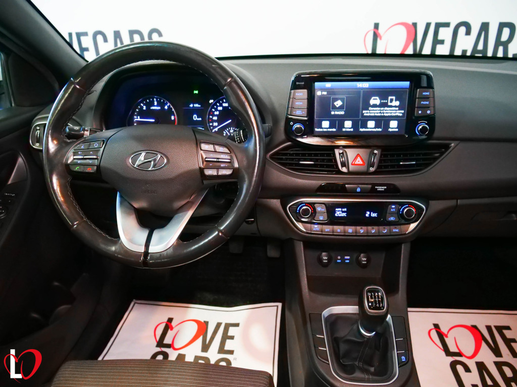 HYUNDAI i30 1.6 CRDI KLASS 6 VEL 95 de segunda mano