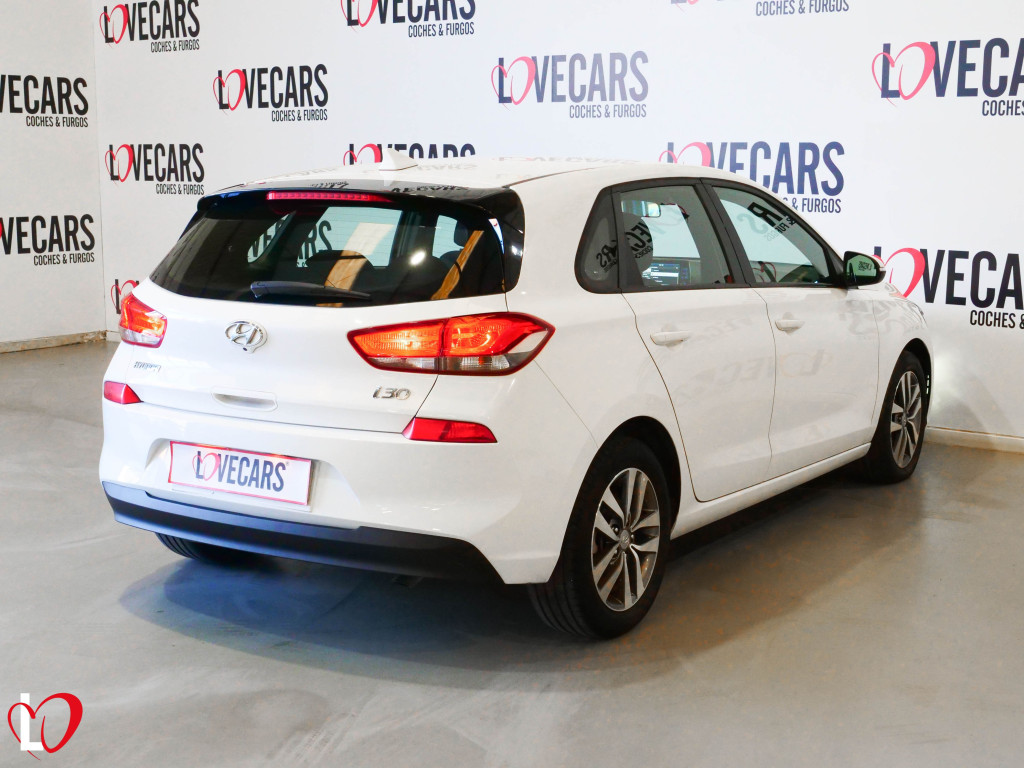 HYUNDAI i30 1.6 CRDI KLASS 6 VEL 95 de segunda mano