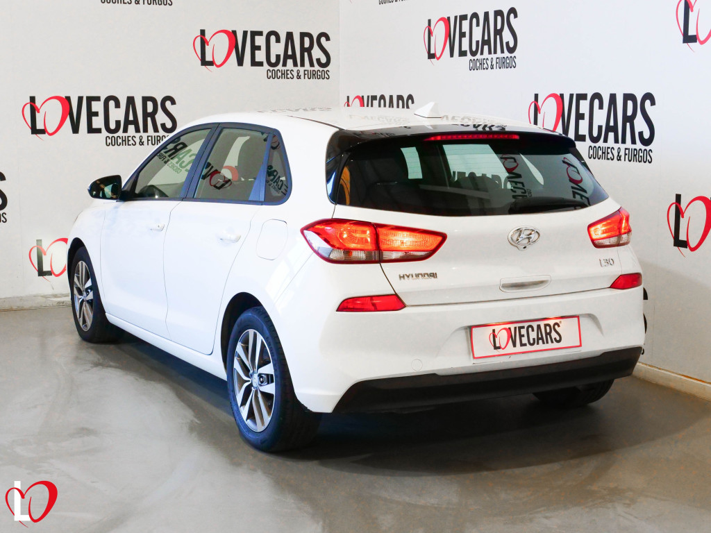 HYUNDAI i30 1.6 CRDI KLASS 6 VEL 95 de segunda mano
