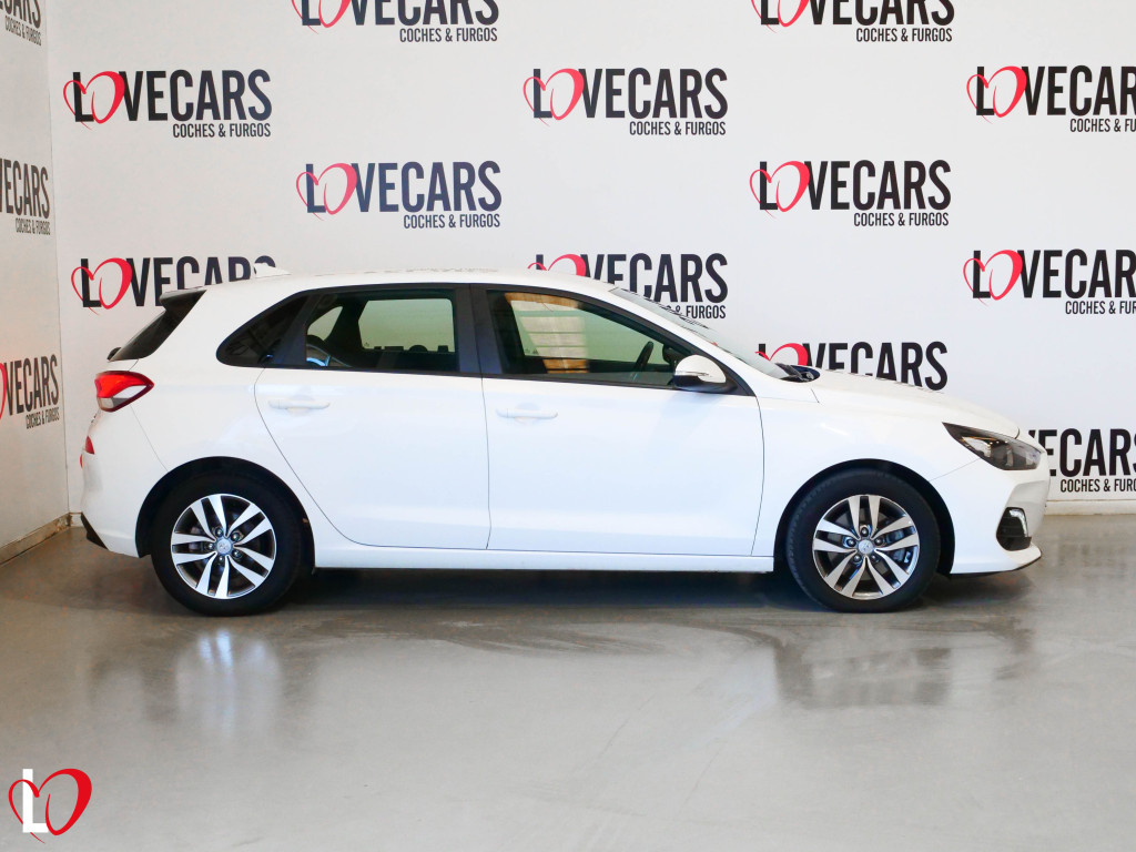 HYUNDAI i30 1.6 CRDI KLASS 6 VEL 95 de segunda mano