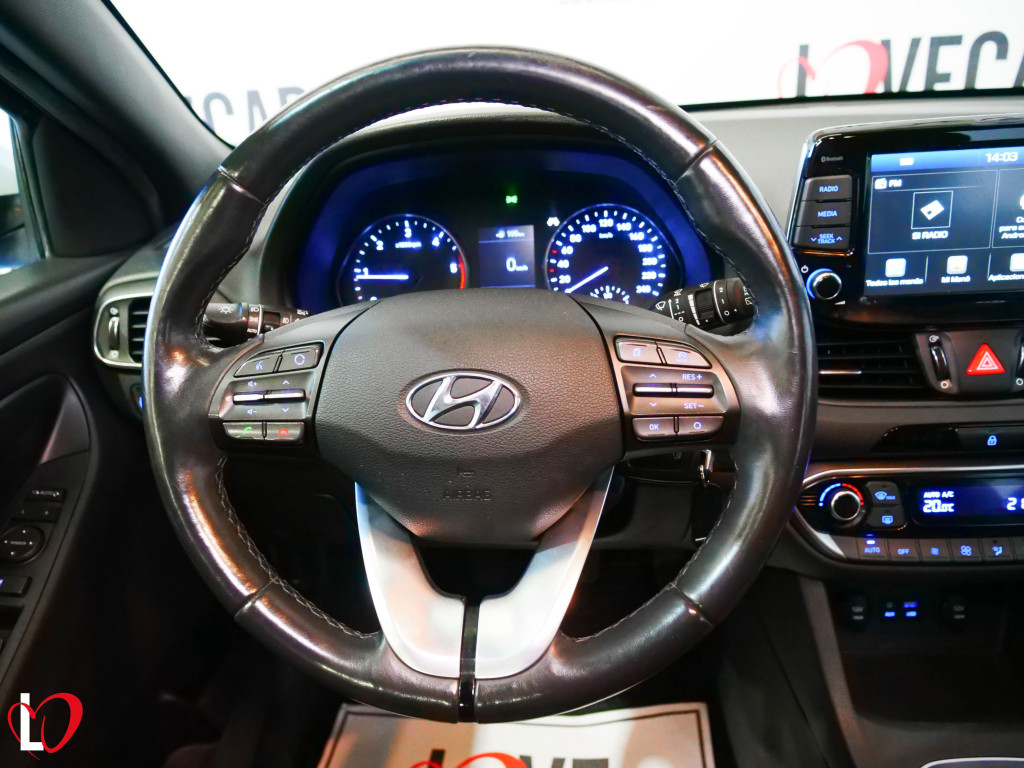 HYUNDAI i30 1.6 CRDI KLASS 6 VEL 95 de segunda mano
