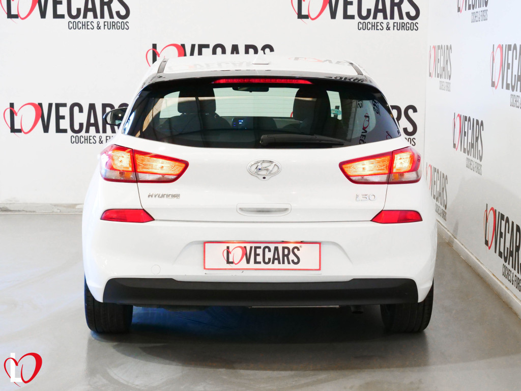 HYUNDAI i30 1.6 CRDI KLASS 6 VEL 95 de segunda mano