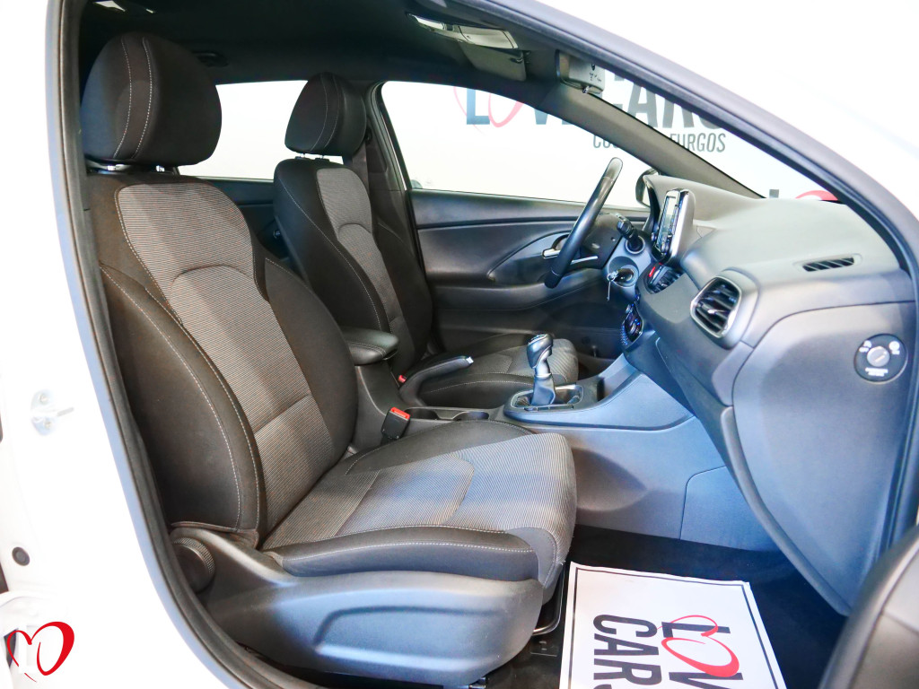 HYUNDAI i30 1.6 CRDI KLASS 6 VEL 95 de segunda mano