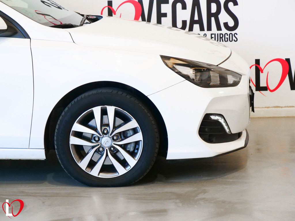 HYUNDAI i30 1.6 CRDI KLASS 6 VEL 95 de segunda mano