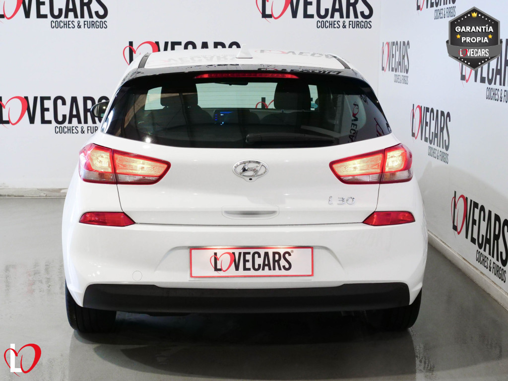 HYUNDAI i30 1.6 CRDI KLASS 6 VEL 95 de segunda mano