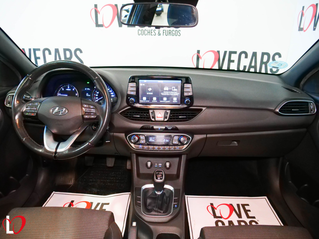 HYUNDAI i30 1.6 CRDI KLASS 6 VEL 95 de segunda mano