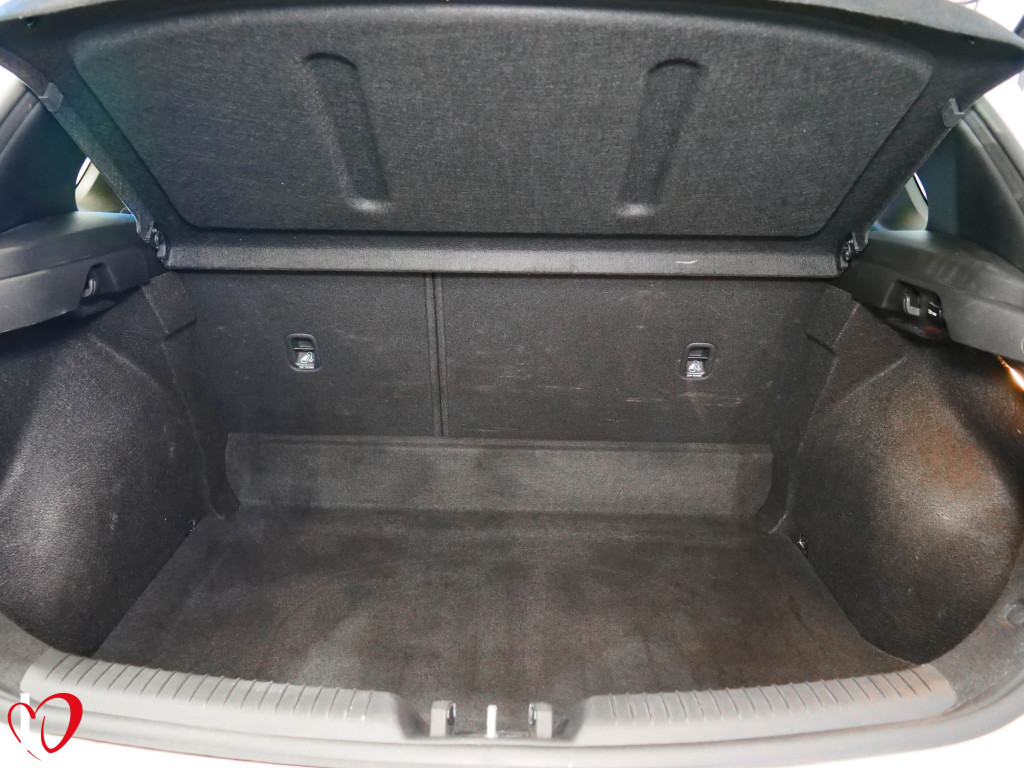 HYUNDAI i30 1.6 CRDI KLASS 6 VEL 95 de segunda mano
