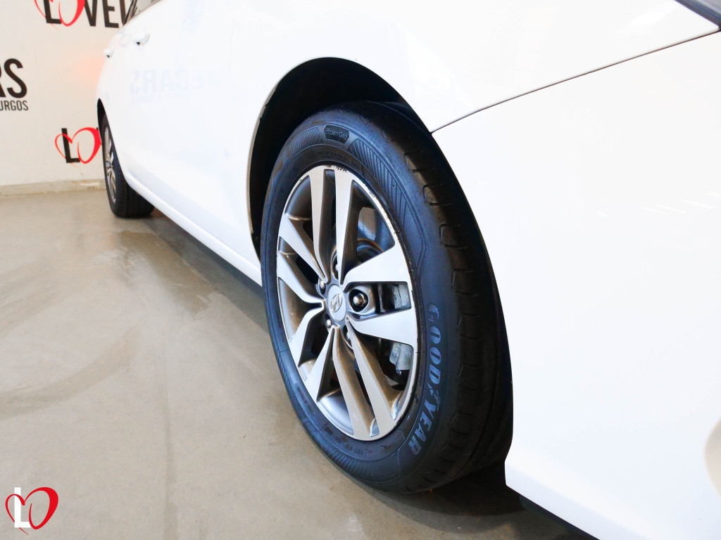 HYUNDAI i30 1.6 CRDI KLASS 6 VEL 95 de segunda mano