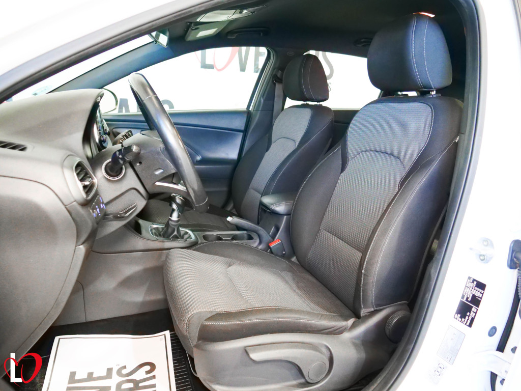 HYUNDAI i30 1.6 CRDI KLASS 6 VEL 95 de segunda mano