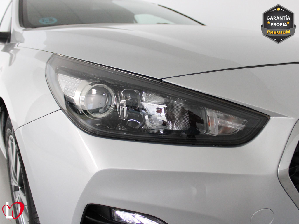 HYUNDAI i30 SW 1.6 CRDI CW KLASS 6 VEL 115 de segunda mano